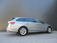 Škoda Octavia Combi Essence TSI in Smokey Diamond-Silber Metallic