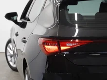 SEAT Leon Style Edition 1.5 TSI 115 PS in Nacht-Schwarz Metallic