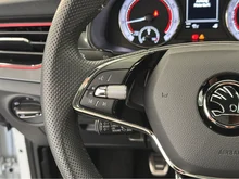 Škoda Scala Monte Carlo TSI in Moon-Weiß Metallic