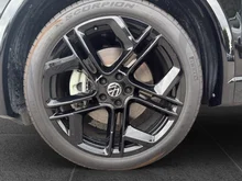 VW Tiguan Sport eHybrid DSG 150 kW in Grenadillschwarz Metallic