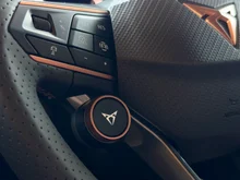 CUPRA Terramar 1.5 e-TSI 150 PS DSG in Cosmos-Blau Metallic