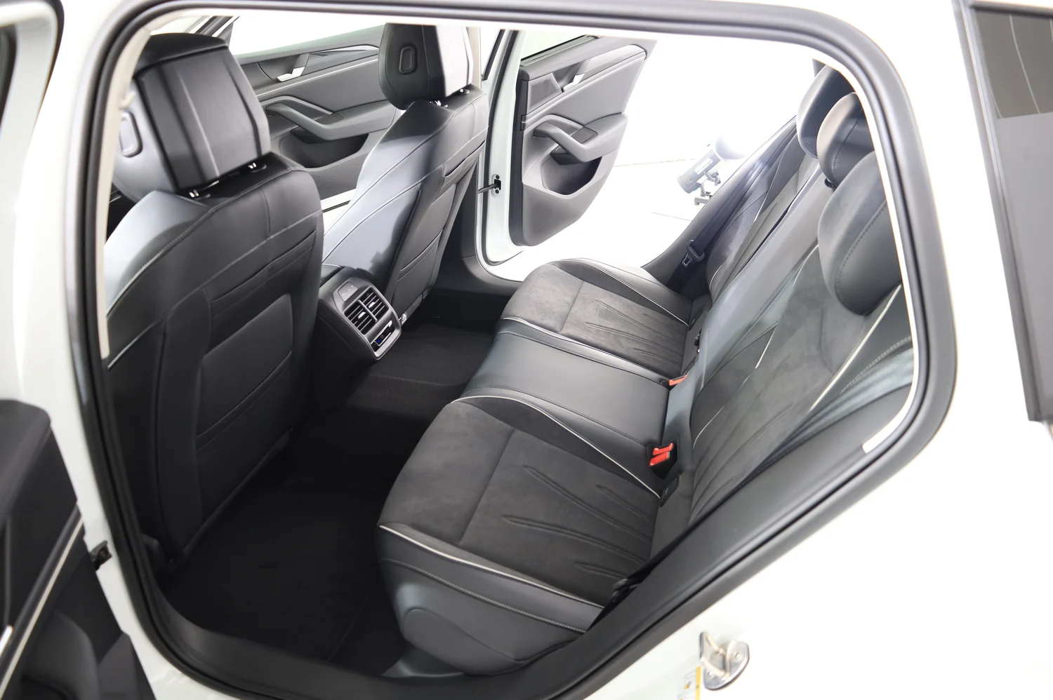 Bild eines VW Passat Variant Business TDI DSG