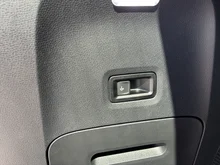 VW ID Buzz ID. Buzz Pro LR 4MOTION 250 kW in Candy Weiß / Starlight Blue Metallic