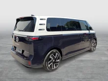 VW ID Buzz ID. Buzz Pro LR 4MOTION 250 kW in Candy Weiß / Starlight Blue Metallic