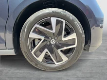 VW ID Buzz ID. Buzz Pro LR 4MOTION 250 kW in Candy Weiß / Starlight Blue Metallic
