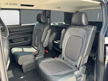 VW ID Buzz ID. Buzz Pro LR 4MOTION 250 kW in Candy Weiß / Starlight Blue Metallic