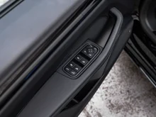 Porsche Macan Turbo in tiefschwarzmetallic