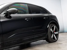 Porsche Macan Turbo in tiefschwarzmetallic