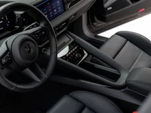 Porsche Macan Turbo in tiefschwarzmetallic