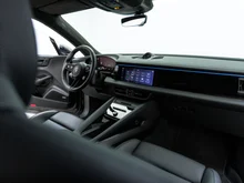 Porsche Macan Turbo in tiefschwarzmetallic