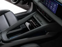 Porsche Macan Turbo in tiefschwarzmetallic