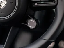 Porsche Macan Turbo in tiefschwarzmetallic