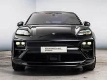 Porsche Macan Turbo in tiefschwarzmetallic