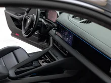 Porsche Macan Turbo in tiefschwarzmetallic