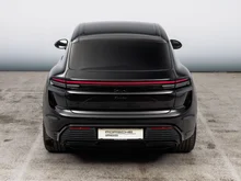 Porsche Macan Turbo in tiefschwarzmetallic