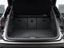 Porsche Macan Turbo in tiefschwarzmetallic