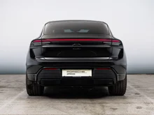 Porsche Macan Turbo in tiefschwarzmetallic