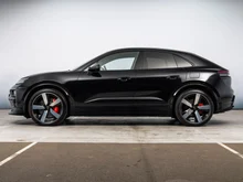 Porsche Macan Turbo in tiefschwarzmetallic