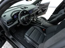 Porsche Macan Turbo in tiefschwarzmetallic