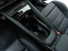 Porsche Macan Turbo in tiefschwarzmetallic