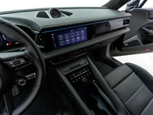 Porsche Macan Turbo in tiefschwarzmetallic
