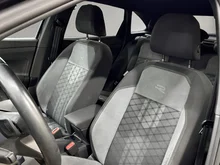 VW Taigo R-Line TSI DSG in Deep Black Perleffekt