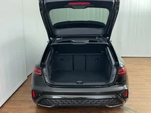 Audi A3 Sportback 35 TFSI S line in Mythosschwarz Metallic