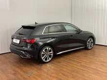 Audi A3 Sportback 35 TFSI S line in Mythosschwarz Metallic