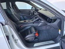Porsche Taycan Turbo in carraraweißmetallic