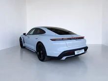 Porsche Taycan Turbo in carraraweißmetallic