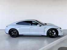 Porsche Taycan Turbo in carraraweißmetallic