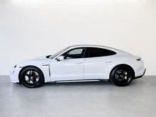 Porsche Taycan Turbo in carraraweißmetallic