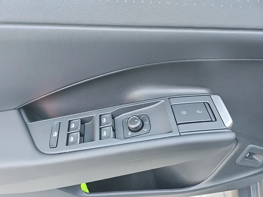 Bild eines T-Roc R-Line eTSI DSG