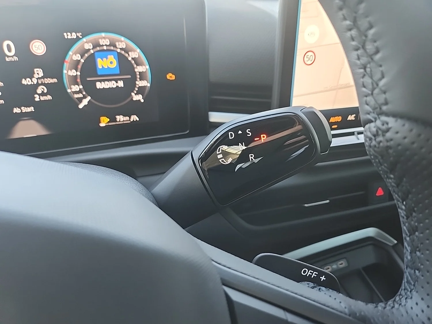 Bild eines T-Roc R-Line eTSI DSG