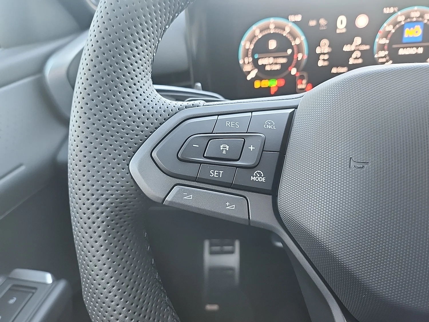 Bild eines T-Roc R-Line eTSI DSG