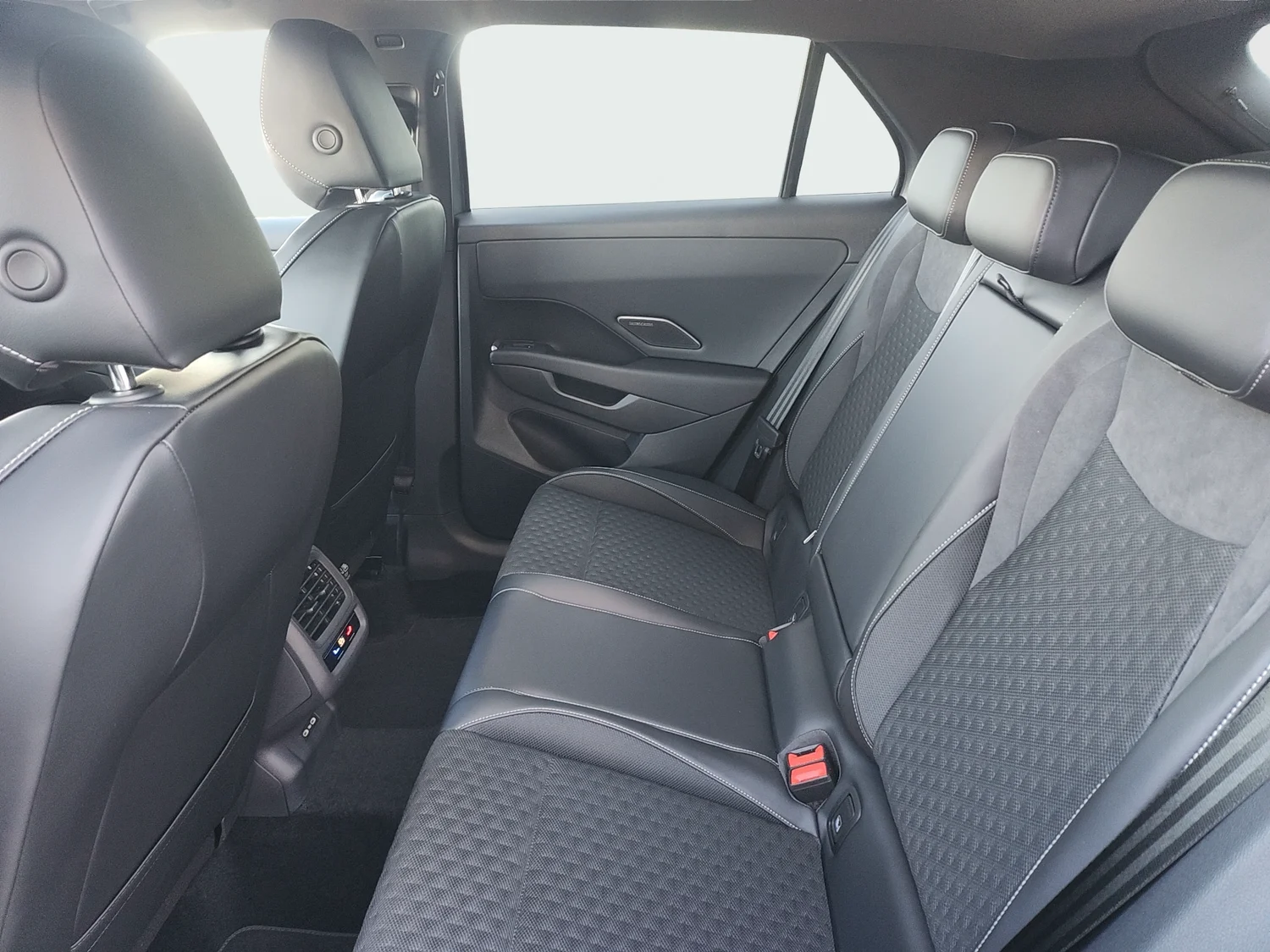 Bild eines T-Roc R-Line eTSI DSG