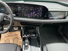 Audi S6 Avant e-tron in Mythosschwarz Metallic