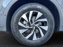 VW Tiguan Friends eTSI DSG in Delfingrau Metallic