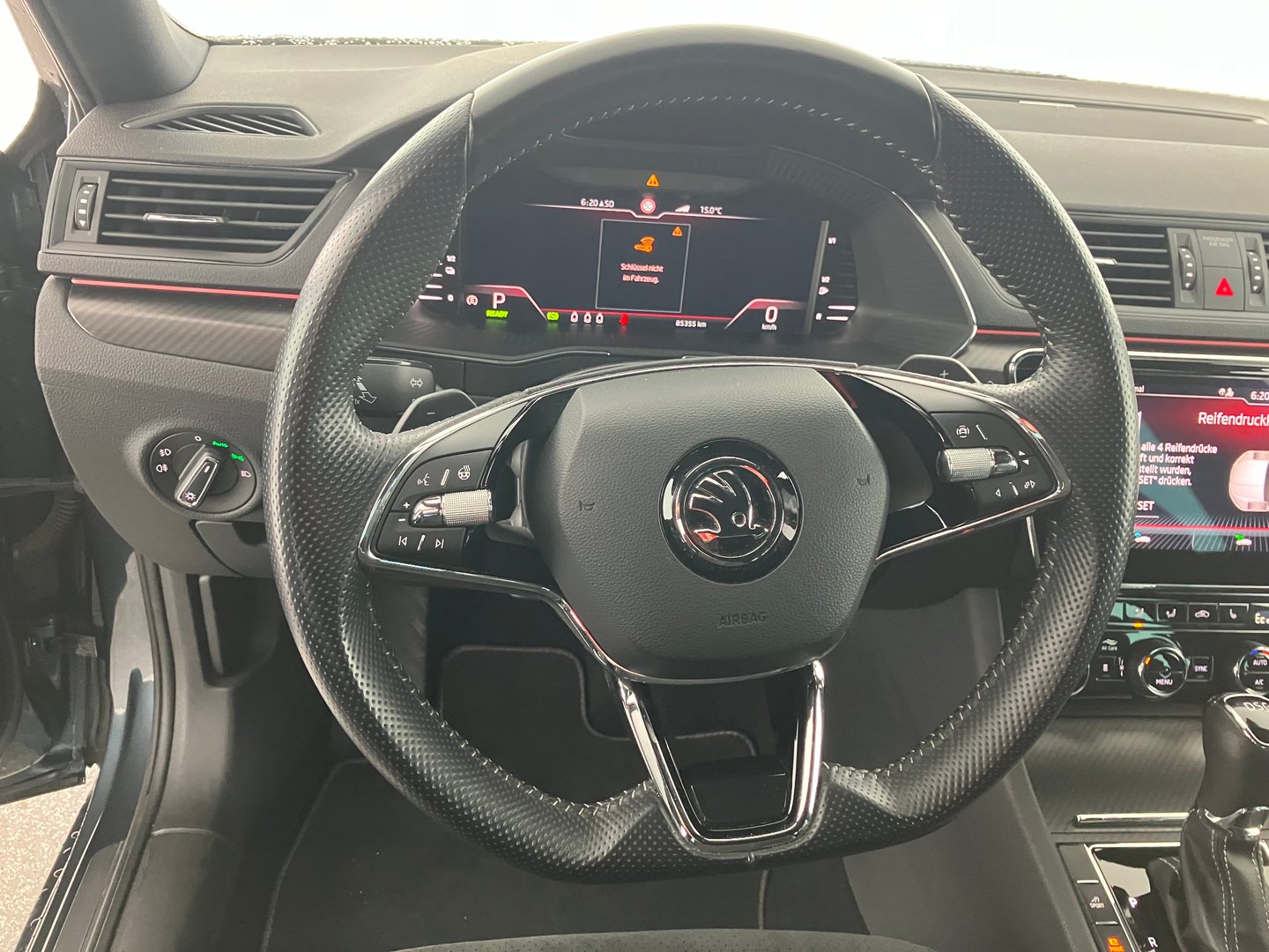Škoda SUPERB Combi iV SPORTLINE DSG | Bild 5 von 19