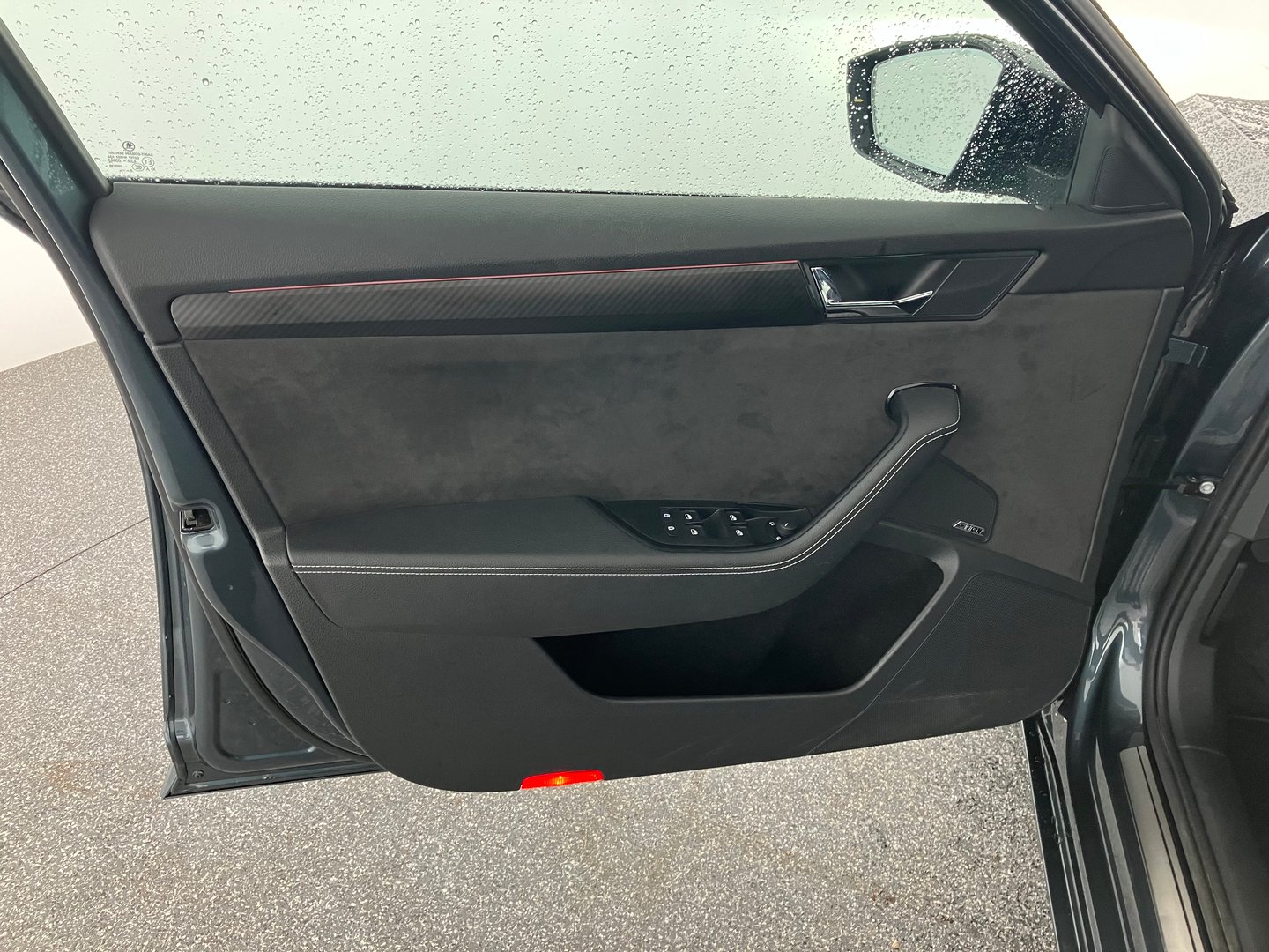 Škoda SUPERB Combi iV SPORTLINE DSG | Bild 3 von 19