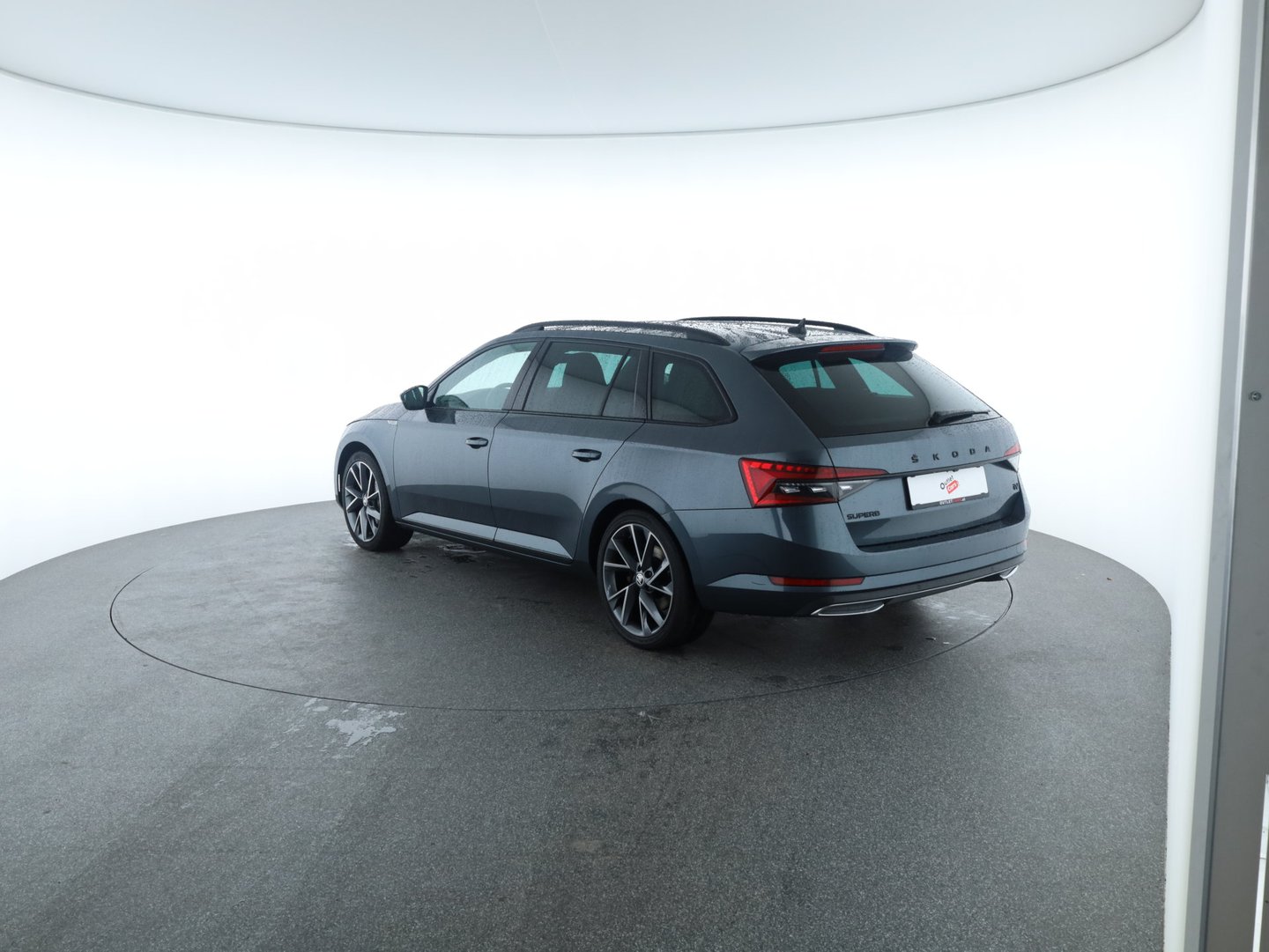 Škoda SUPERB Combi iV SPORTLINE DSG | Bild 2 von 19