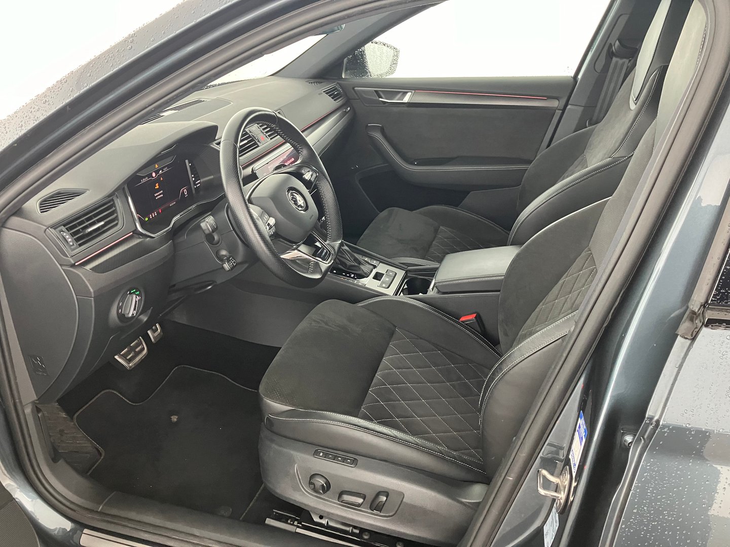 Škoda SUPERB Combi iV SPORTLINE DSG | Bild 4 von 19