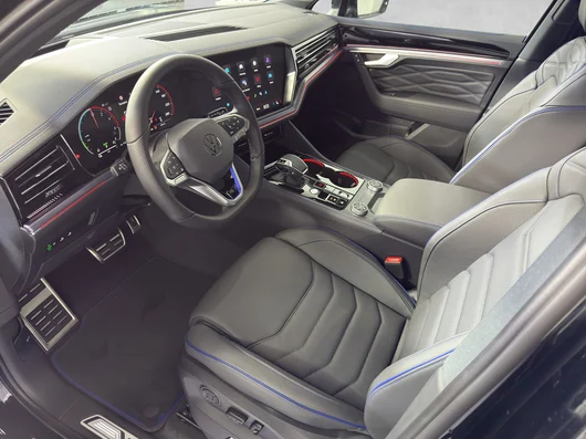 Bild eines VW Touareg R eHybrid TSI 4M. Final Edition