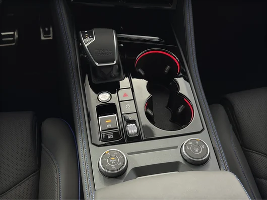 Bild eines VW Touareg R eHybrid TSI 4M. Final Edition