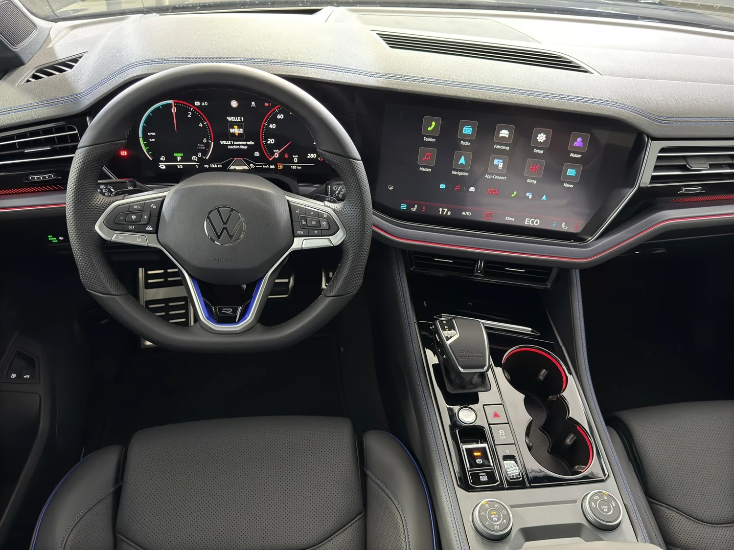 Bild eines VW Touareg R eHybrid TSI 4M. Final Edition