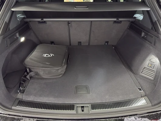 Bild eines VW Touareg R eHybrid TSI 4M. Final Edition
