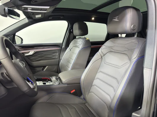 Bild eines VW Touareg R eHybrid TSI 4M. Final Edition