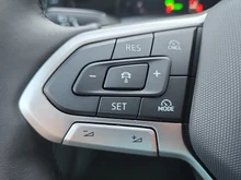 VW Golf Variant Business mHeV DSG in Grenadillschwarz Metallic