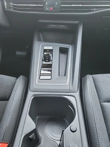 VW Golf Variant Business mHeV DSG in Grenadillschwarz Metallic