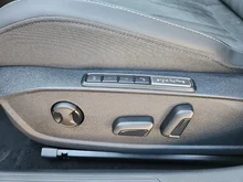 VW Golf Variant Business mHeV DSG in Grenadillschwarz Metallic